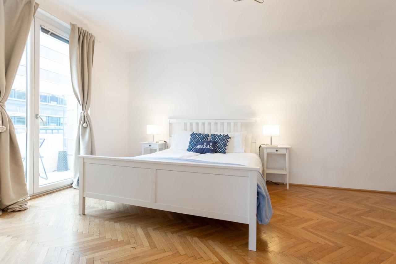 Operastreet City Center Santorin Виена Екстериор снимка